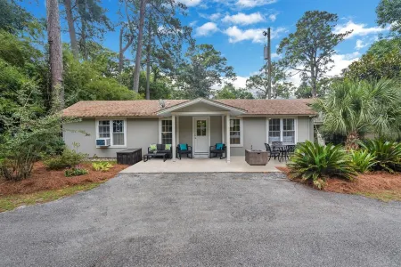 Riverfront 7 BR/5 BA Estate+Dock