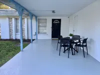 “The Sequel” - King bed - Renovated - near IMG Hotel dekat Manatee Technical College West Campus