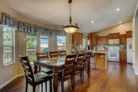 Comfortable Family-Sized Home w/ 4br 3 bath, ping pong, fast wifi and hot tub!