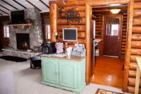 Charming Cabin Nestled along the Stony Brook Creek