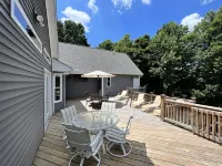 Private & Cozy Home, Close to Lake