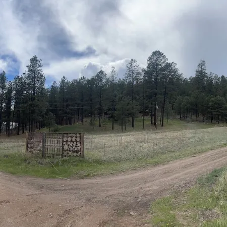 Cozy Weekend Getaway! Enjoy many things in the surrounding area!