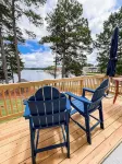 Lakefront, Dock, Kayaks, Paddleboards, Pool,Hot Tub and Access to Boat Rentals!