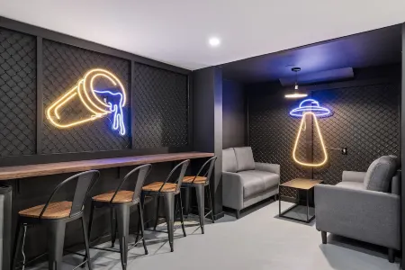 Modern Chalet 5bd 3bth with Hot Tub, Game Room, Private movie theater, 3 decks