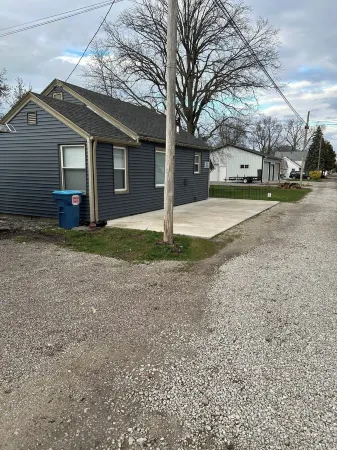 Cozy cottage located in the heart of Port Clinton. Pet Friendly too!