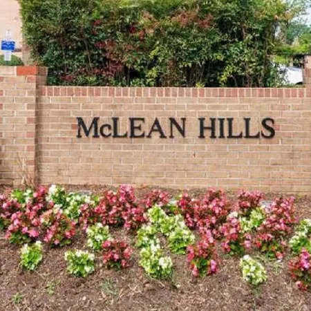 Beautifully furnished 1 Bedroom McLean Condo near Tysons corner