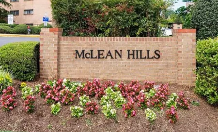 Beautifully furnished 1 Bedroom McLean Condo near Tysons corner