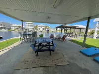 Deep-Water Canal Front Coastal Cottage Only Steps to the Beach & Pet Friendly!