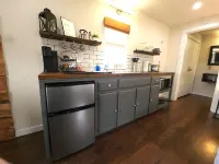 Handsome Modern Rustic Studio Cottage!