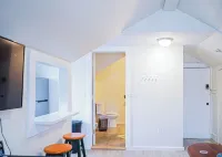 79-4 spacious studio Walk to backus hospital and downtown