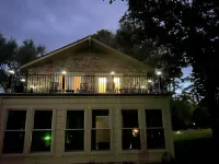 Clair de Lune, Lake Front on Lake Palestine
