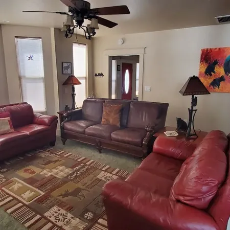 Cozy Mountain View home just blocks from center of town.