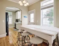 *NEW* - LOCATION, LOCATION - 250 Feet to the Beach - Sleeps 6