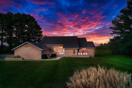 Heated pool, sandy beach, pier, and playground set punch point apart!