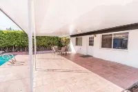 POOL, Sleeps 10, CENTRALY LOCATED, game room, pets. great for LONG TERM stays.