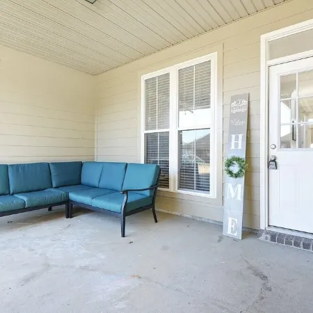 Just minutes from LSU, SU & Downtown Baton Rouge!