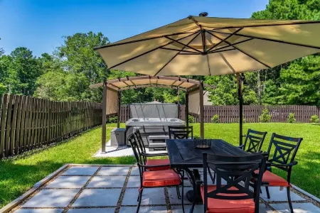 Raleigh Home w/ Land and Hot Tub!