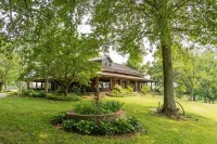 Classic Kentucky Farm:  Bluegrass - Bourbon - PGA -Firepit-Horse Country-WiFi
