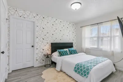 Modern Luxury with Cozy Vibes Hotels near Lamar University
