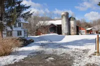 Cozy  2 bed 2 bath apt. with porch, peaceful Riverfront in the NW Catskill area