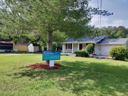 The Lake House at Turtle Cove: Cozy relaxing lake home with dock on wooded lot.