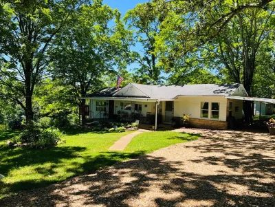 Peaceful Cottage with Beautiful views! River Access.  Newly renovated.