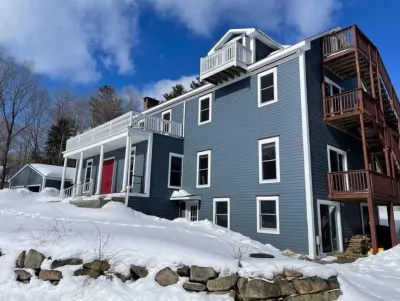 BigBear Lodge: Mt. Sunapee / Hot tub / Firepit Hotels near Colby-Sawyer College