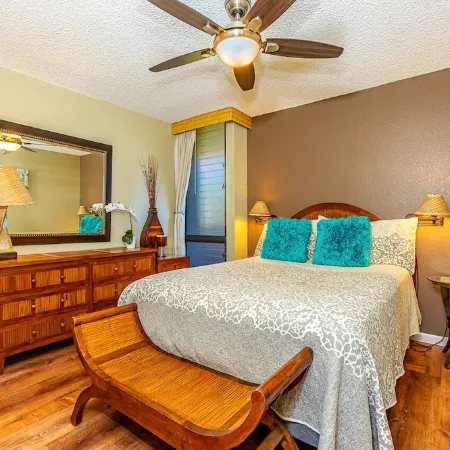 Beautifully upgraded condo in Maui Vista steps from world class beaches.