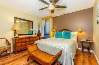 Beautifully upgraded condo in Maui Vista steps from world class beaches.