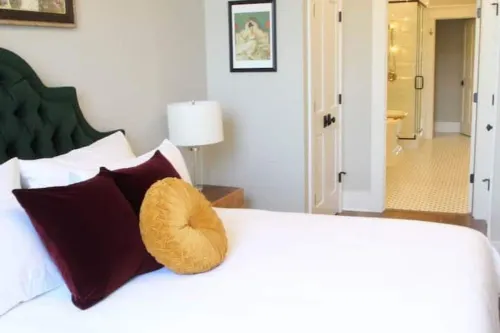 Ulysses Suites, Suite 203