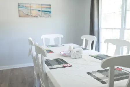 NEW - Waveland's Beach Bliss - 3 minutes from the beach and DT Bay St. Louis