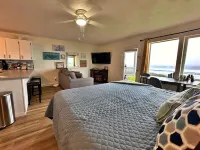 Oceanfront studio with King bed