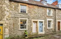 Beautiful Grade 2 Listed Cottage Perfectly Located in the Centre of Frome.