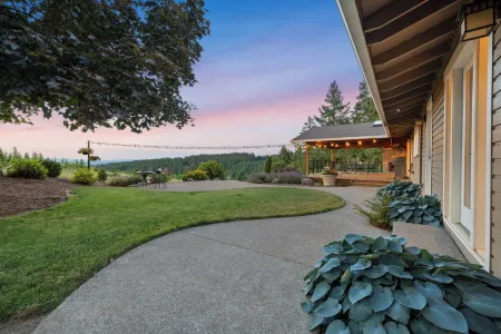 Hidden Haven - A Secluded Luxury Retreat in Willamette Valley Отели рядом с достопримечательностью «Хокс Вью Уинери»