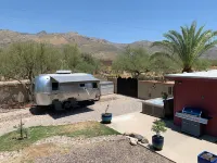 Airstream in Desert Oasis w/ HOT TUB Отели рядом с достопримечательностью «Парк Агуа Калиенте Риджинал»