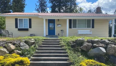 Cottage On The Rocks is a spacious, family friendly home near the Spokane River