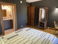 Downtown Waconia Charmer!