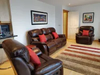 Apiary Apartment (Private Balcony & 2mins to Sea)