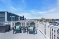 Top Floor Balcony, 2 Blocks to Beach, Park 2 Cars, Linens + Towels included