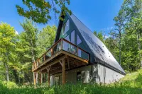 Modern A-Frame near many wineries and activities: fire pit, King beds, & more! - Balcony