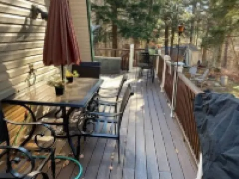 Bear Creek Lodge: By First Lake, Ride from Cabin Hotels in Webb