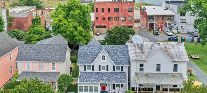2 Blocks to Beach, Dog Friendly, Fenced Yard, Firepit, Fireplace,Renovated Hotels in Northampton County