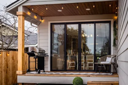 Luxury Modern Farmhouse near DT Отели рядом с достопримечательностью «Interstate Bridge»