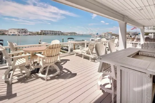 Luxury Paradise on the Bay!  3 Day & Weekly! Elks Members Welcome!!