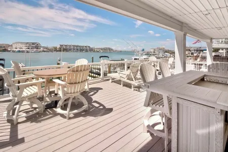 Luxury Paradise on the Bay!  3 Day & Weekly! Elks Members Welcome!!