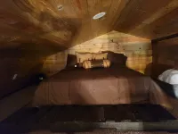 Deer Trail Cabin sleeps 6 people