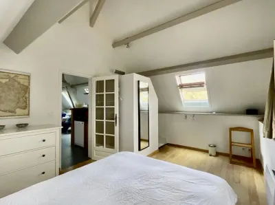 Magnifique Propriété sur un Terrain de 55 Ares, Piscine, 5 Chambres Hôtels à proximité de : Maison du 15e siècle
