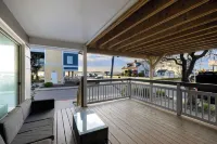 Bayside Condo in the Heart of OC