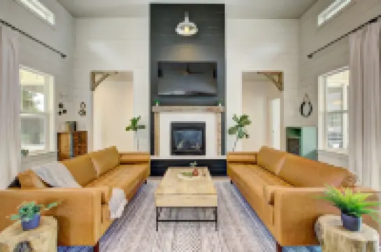 5Br Boise Farmhouse w/ Seasonally Heated Pool & Huge Yard