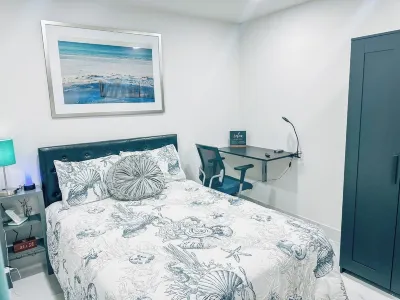 Brand new apartment, with a ocean theme! Less than 10 minutes away from Airport